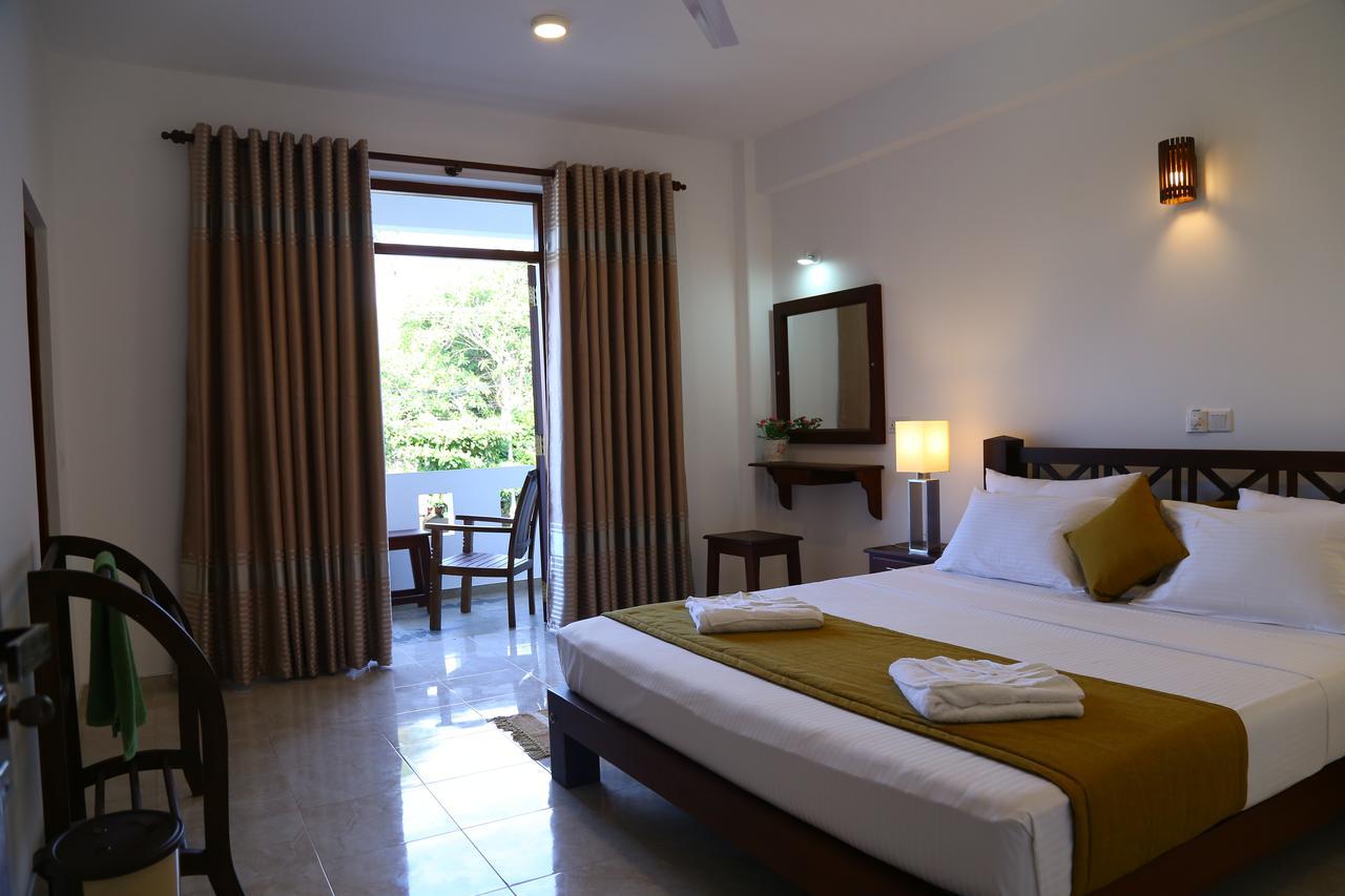 Hikka Regent Hotel Hikkaduwa Bagian luar foto